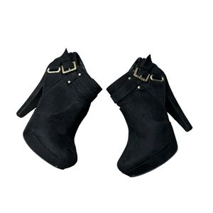 G Guess Black Faux Suede Ankle Platform Boots Gold Hardware Zipper closure sz:7M